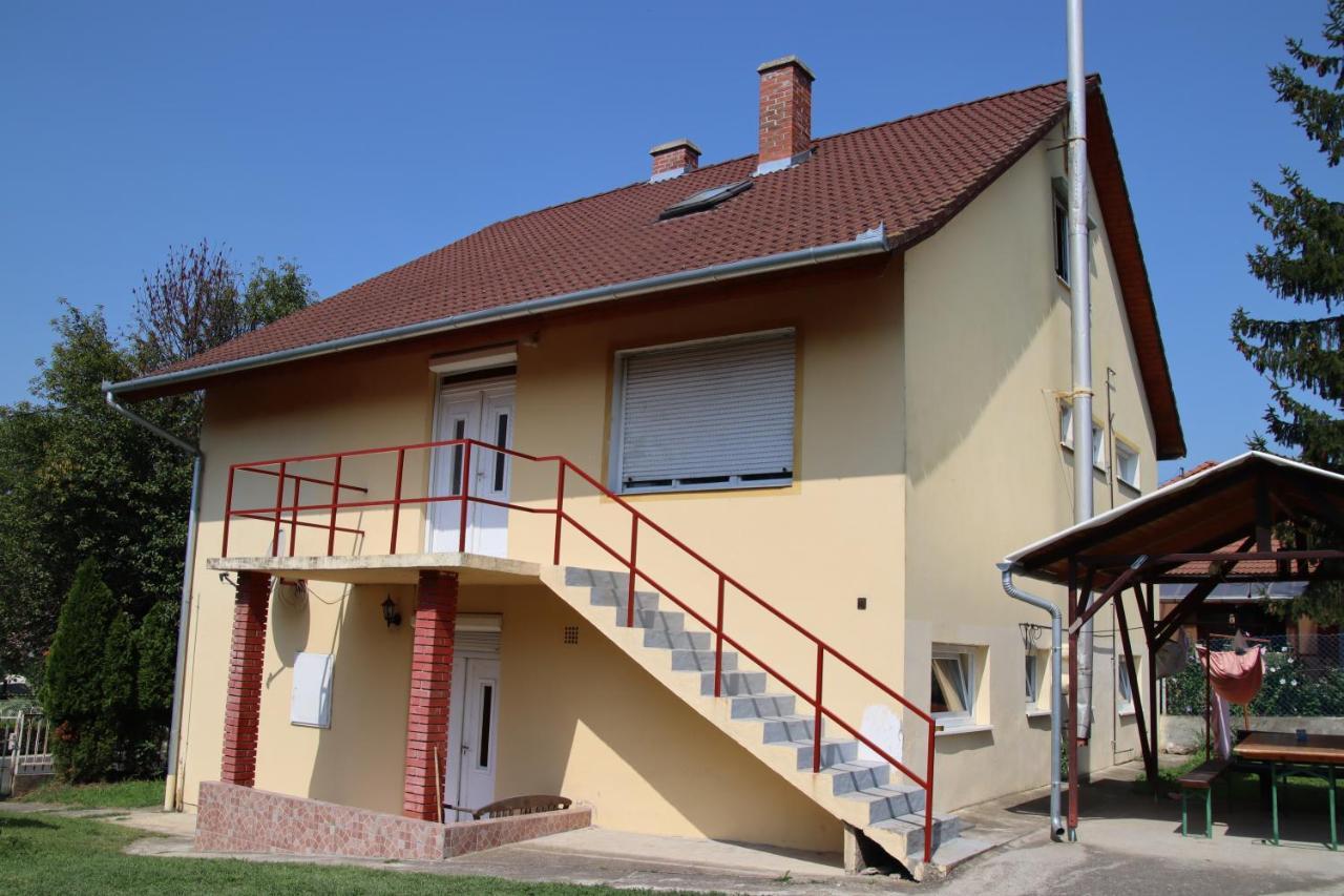 Appartement Grosses Ferienhaus Plattensee Balaton - Nyaralo Haz 6 Szobaval, 5 Fuerdoszobaval, 3000 Nm à Szolad Extérieur photo
