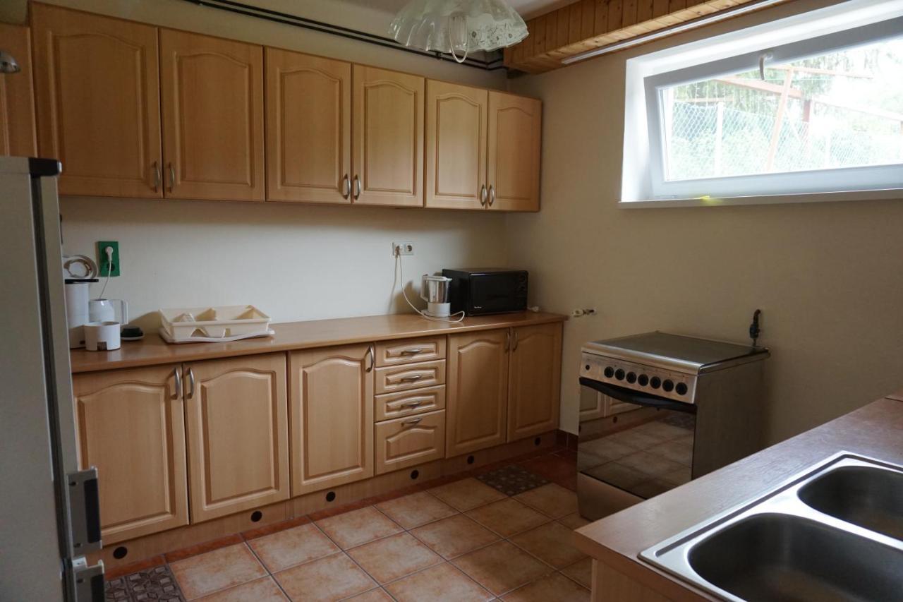 Appartement Grosses Ferienhaus Plattensee Balaton - Nyaralo Haz 6 Szobaval, 5 Fuerdoszobaval, 3000 Nm à Szolad Extérieur photo