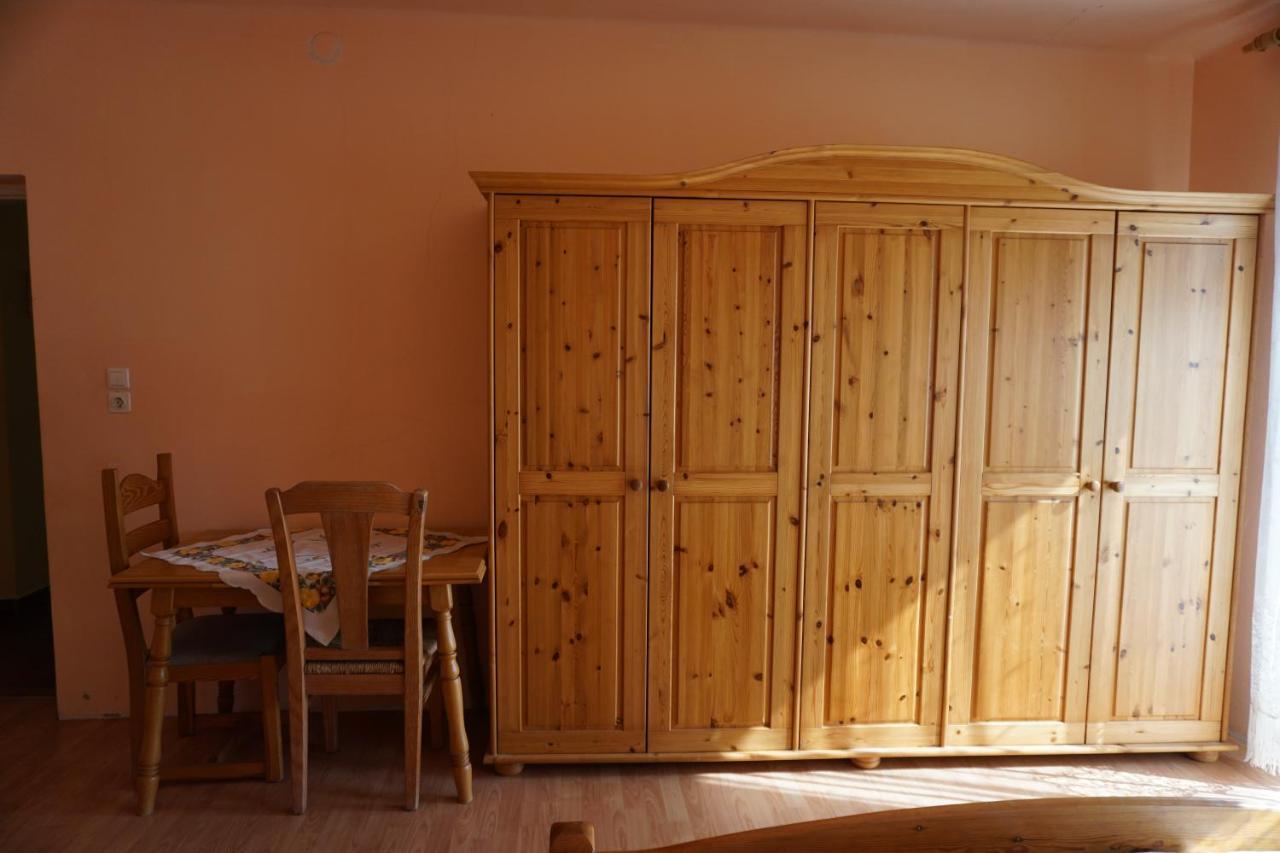 Appartement Grosses Ferienhaus Plattensee Balaton - Nyaralo Haz 6 Szobaval, 5 Fuerdoszobaval, 3000 Nm à Szolad Extérieur photo