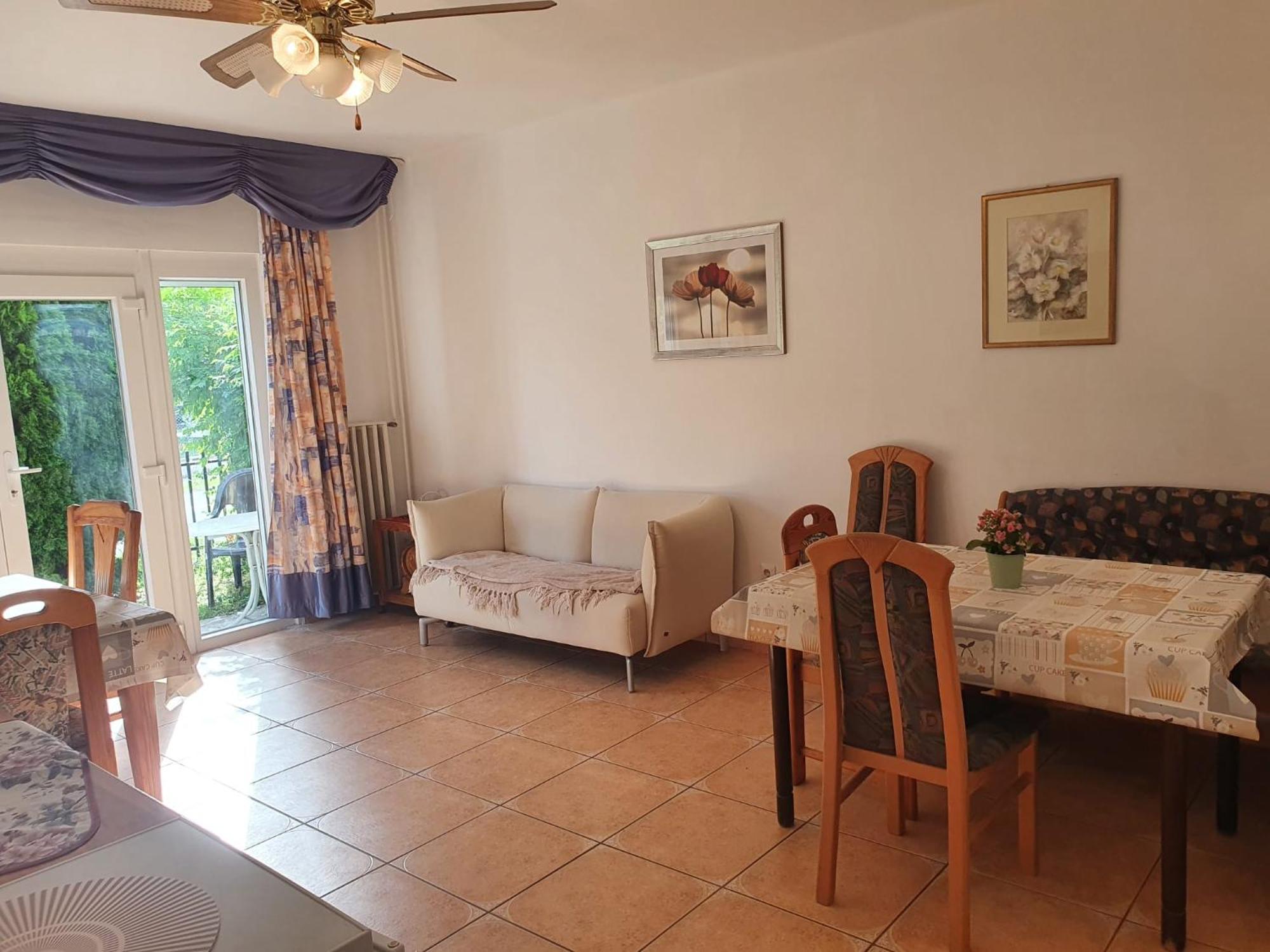 Appartement Grosses Ferienhaus Plattensee Balaton - Nyaralo Haz 6 Szobaval, 5 Fuerdoszobaval, 3000 Nm à Szolad Extérieur photo