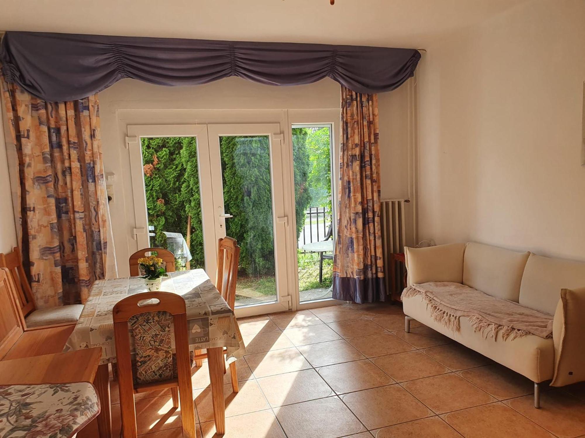Appartement Grosses Ferienhaus Plattensee Balaton - Nyaralo Haz 6 Szobaval, 5 Fuerdoszobaval, 3000 Nm à Szolad Extérieur photo