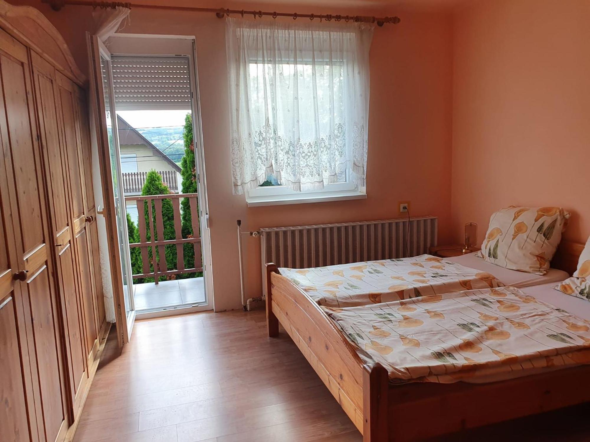 Appartement Grosses Ferienhaus Plattensee Balaton - Nyaralo Haz 6 Szobaval, 5 Fuerdoszobaval, 3000 Nm à Szolad Extérieur photo