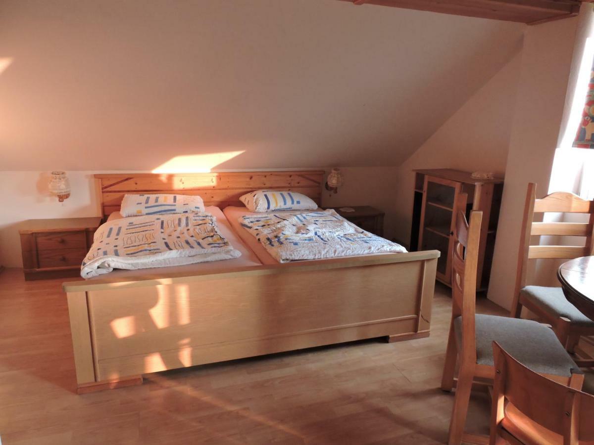 Appartement Grosses Ferienhaus Plattensee Balaton - Nyaralo Haz 6 Szobaval, 5 Fuerdoszobaval, 3000 Nm à Szolad Extérieur photo
